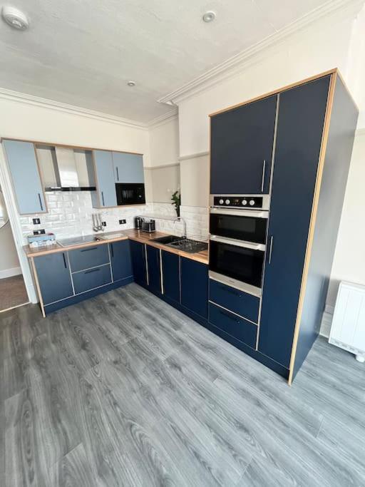 Stunning 2 Bedroom Ground Floor Sea View Apartment Rhôs-on-Sea Dış mekan fotoğraf