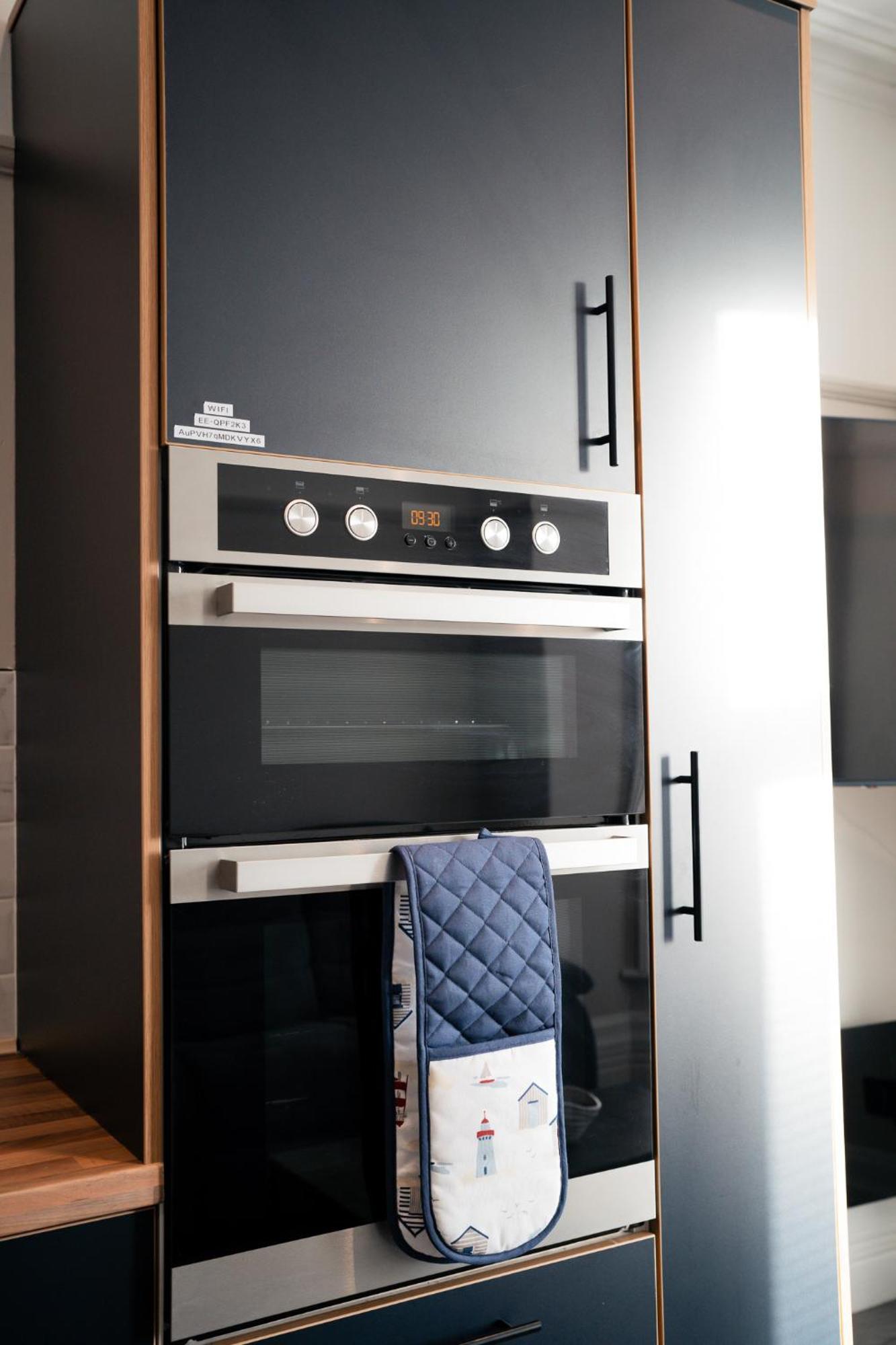 Stunning 2 Bedroom Ground Floor Sea View Apartment Rhôs-on-Sea Dış mekan fotoğraf